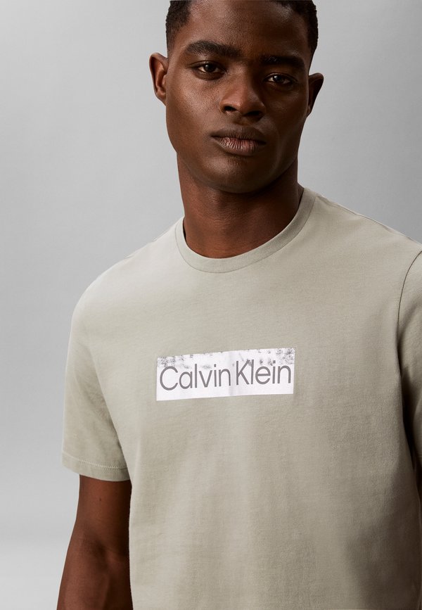 Calvin Klein GRAPHIC