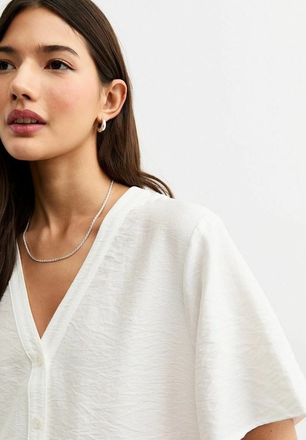New Look V-NECK BUTTON UP