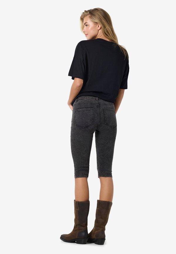 Noisy May NMTEXAS SKINNY LONG CAPRI