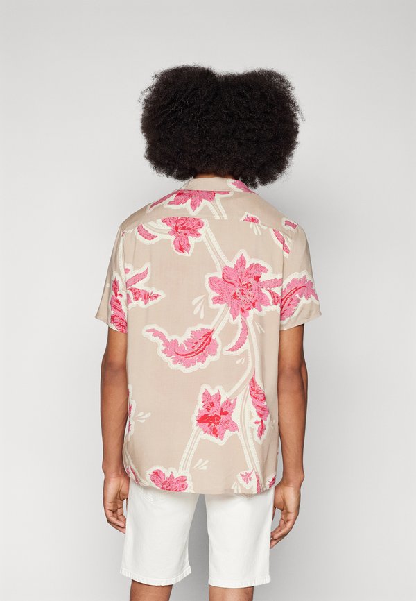 Pier One by Zalando