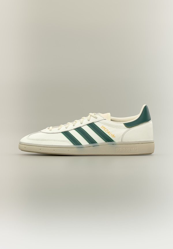 adidas Originals HANDBALL SPEZIAL UNISEX - Trainers - core white/collegiate green/off white