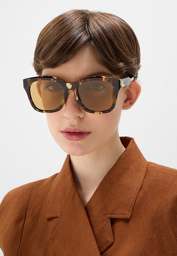 CHLOÉ