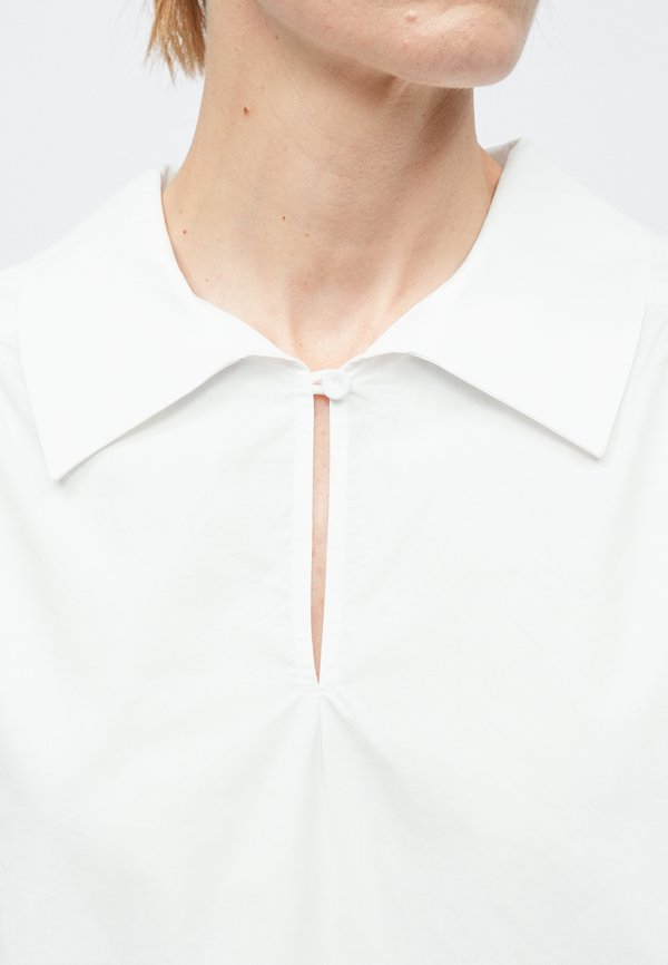 By Malene Birger LEONORA
