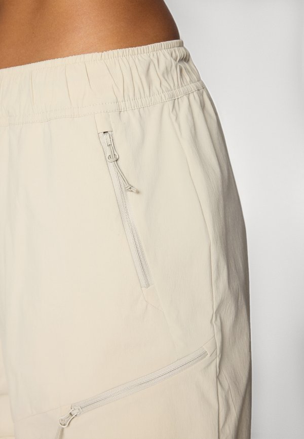 ODLO SHORT ESSENTIAL CARGO BAGGIES
