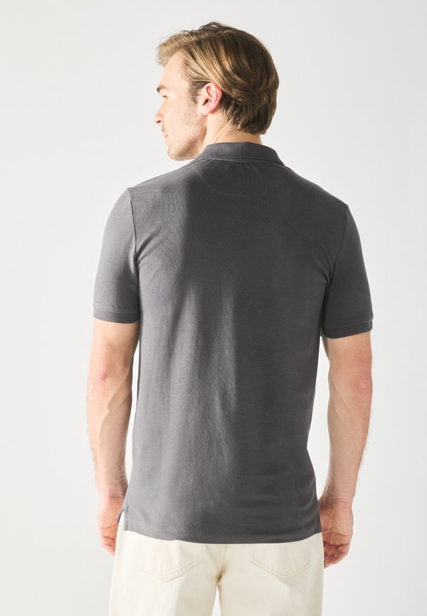 Pier One by Zalando