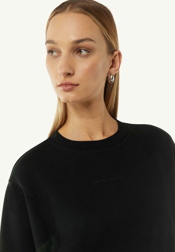 comma casual identity MIT GLITZERNDEN EINSÄTZEN