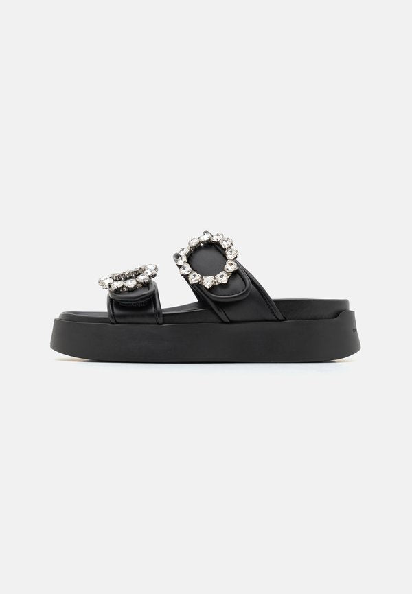 CHIARA FERRAGNI INFINITY LOVE