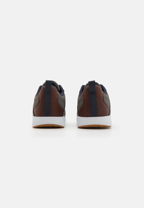 Pier One by Zalando