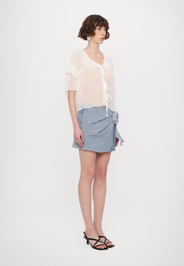 DESIGNERS REMIX IOLA