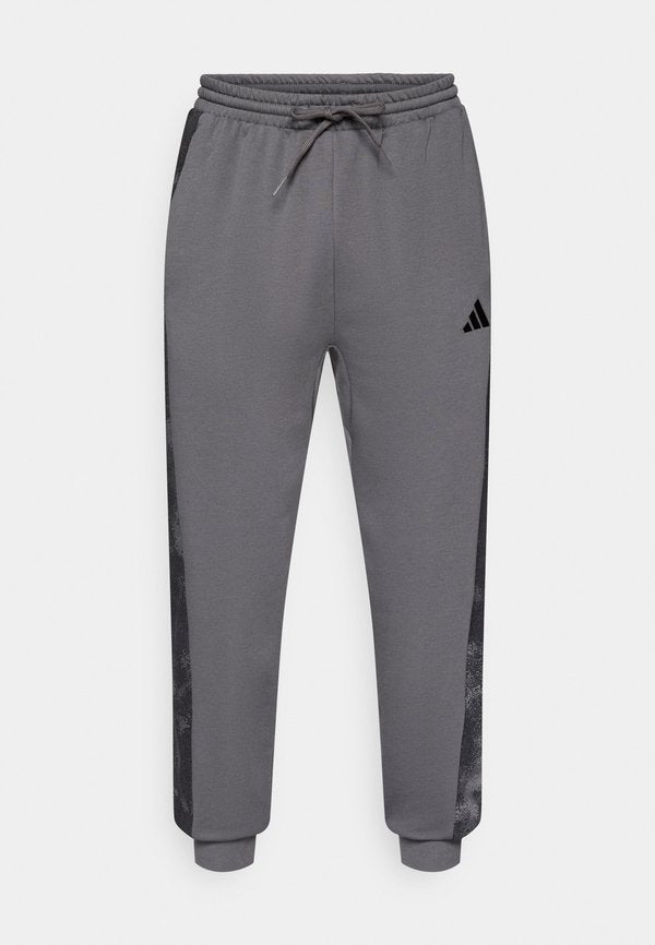 adidas Sportswear CAMO - Tracksuit bottoms - grey six/multicolor