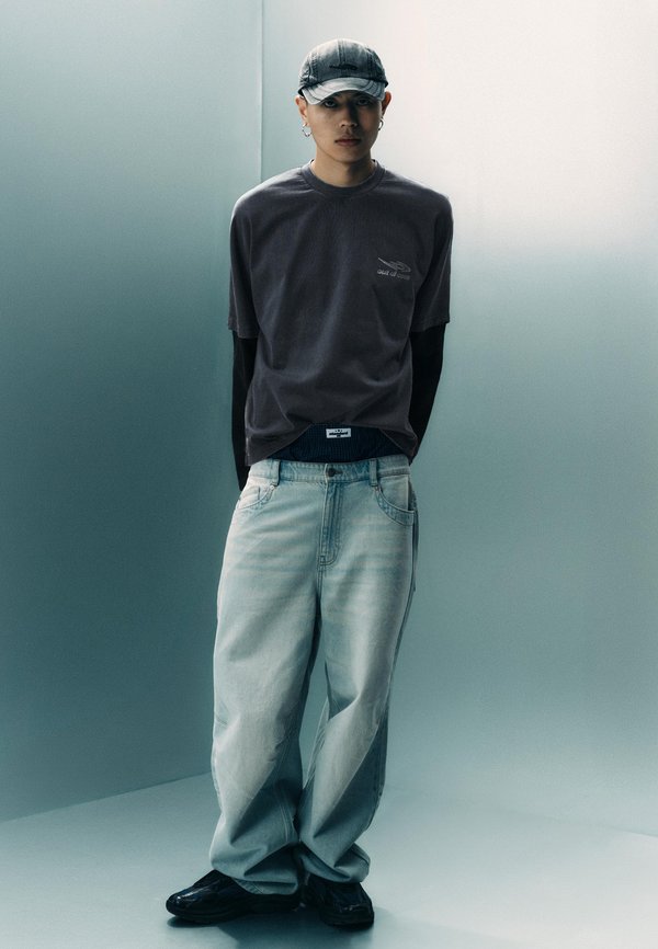 Bershka OUT OF CORE LONG SLEEVE - TSHIRT - Long sleeved top - black