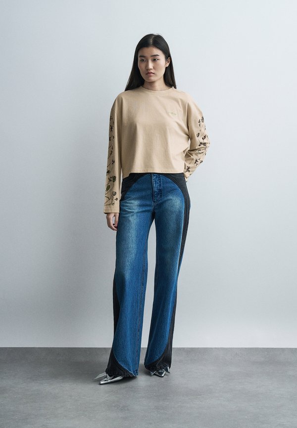 OFF-WHITE ARROW LEAVES TEE PUMICE