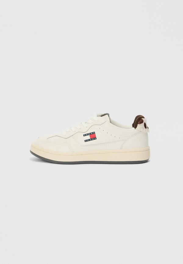 Tommy Jeans ARCHIVE COURT COW PRINT LEATHER TRAINERS