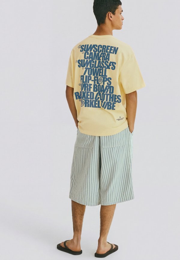 Bershka SHORT SLEEVE PRINT T-SHIRT - Print T-shirt - yellow