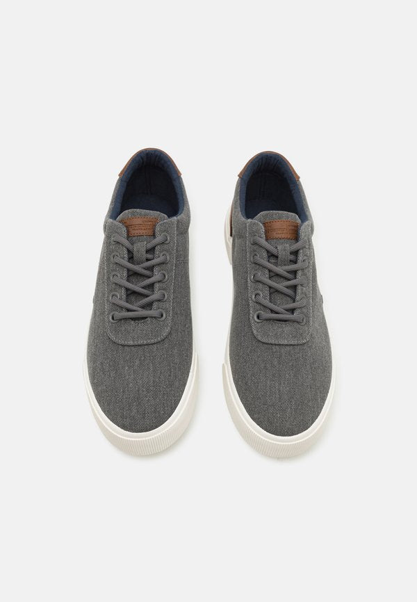 Pier One by Zalando