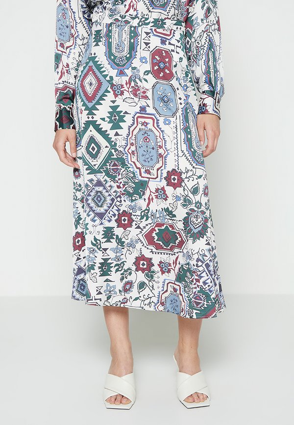 Claudie Pierlot SAPINOBIS