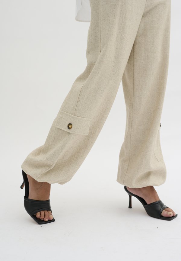 My Essential Wardrobe LAVITAMW