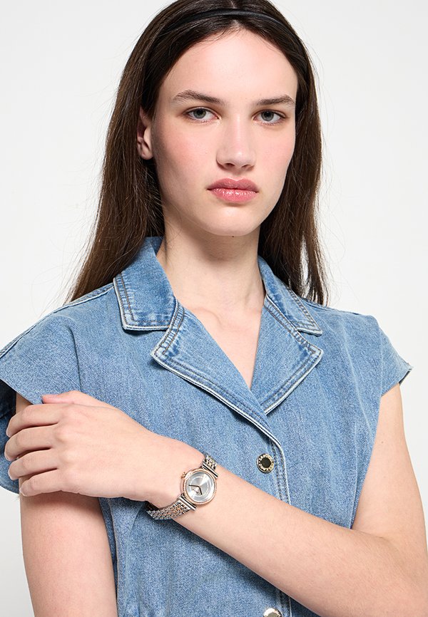 DKNY