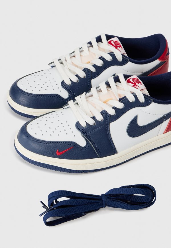 Jordan AIR JORDAN 1 RETRO
