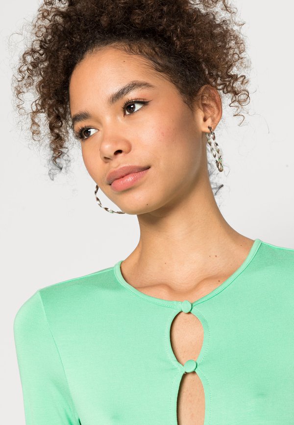 NA-KD KEYHOLE LONG SLEEVE