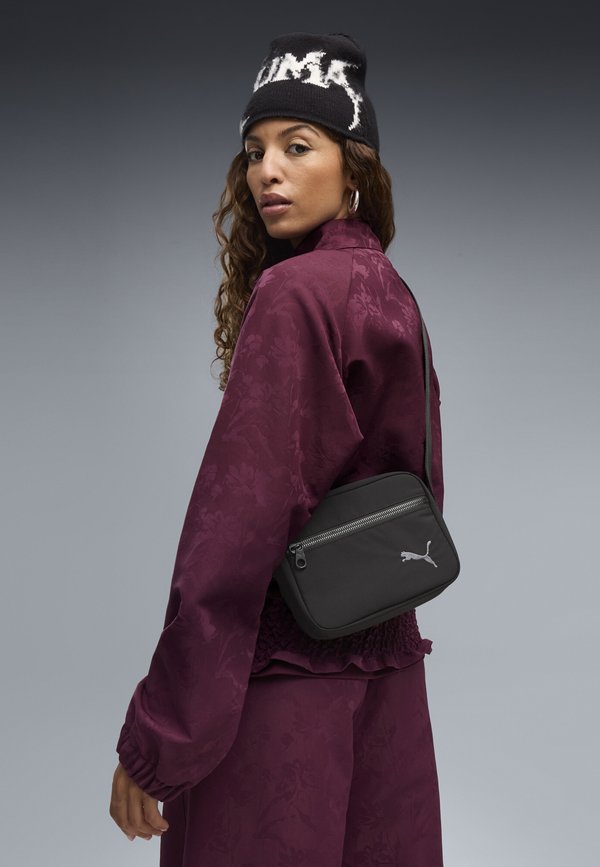 Puma HER 1,5 L UMHÄNGETASCHE - Cross body bag - black