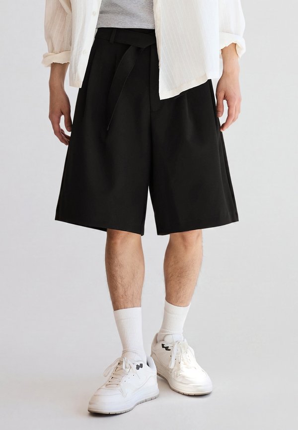 Bershka WIDE-LEG WITH BELT - BERMUDA SHORTS - Shorts - black