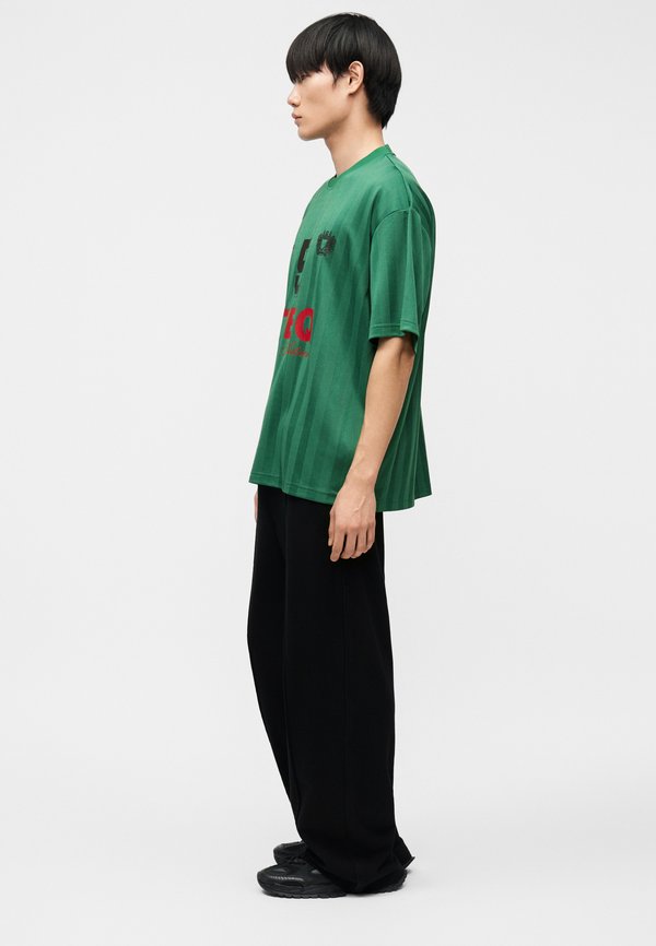 Han Kjøbenhavn PRINTED FOOTBALL TEE