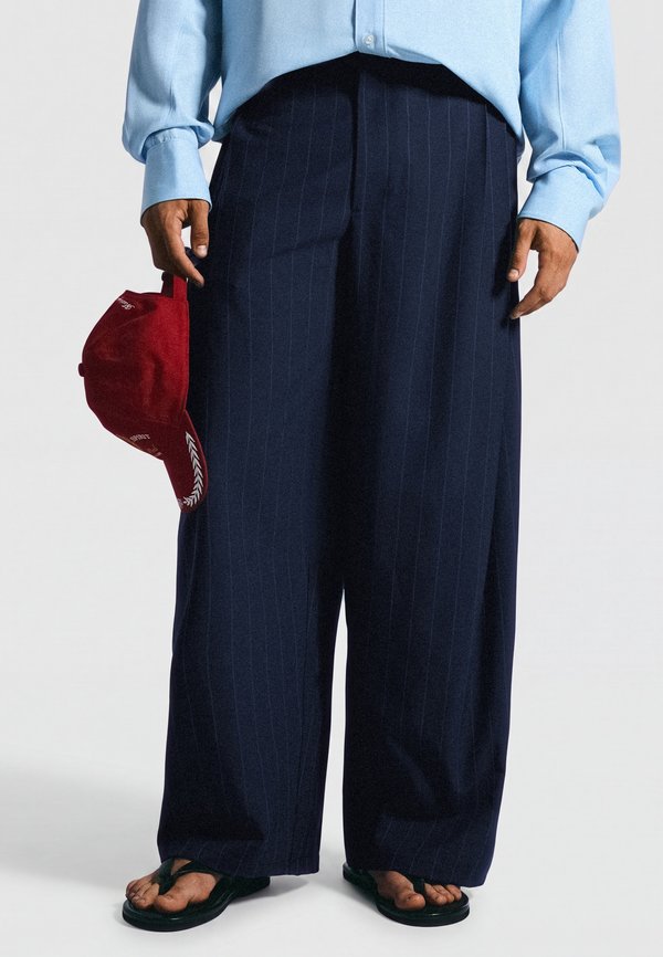 Bershka PINSTRIPE SUPERBAGY - TROUSERS - Trousers - royal blue