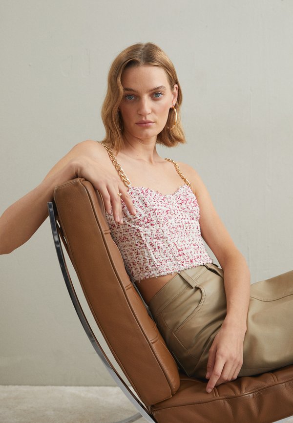 Alice + Olivia CRISTI CHAIN STRAP BUSTER