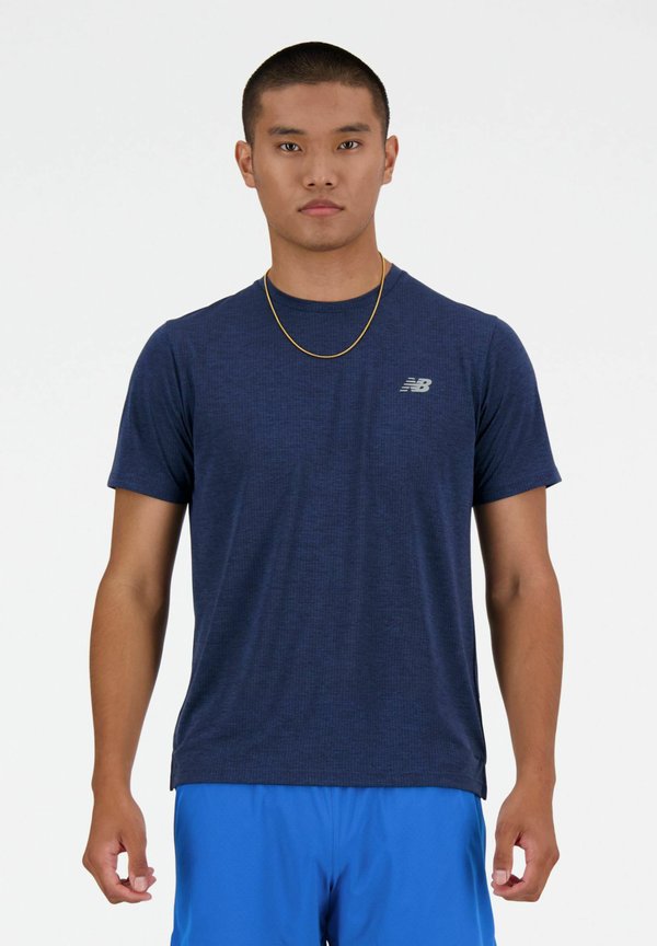 New Balance NB ATHLETICS RUN T-SHIRT - Basic T-shirt - nb navy heather