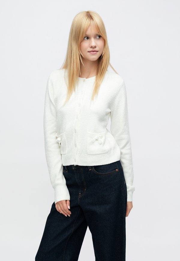 Hollister Co. WEBEX CLOUD CREW