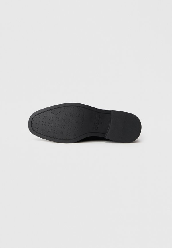 Pier One by Zalando