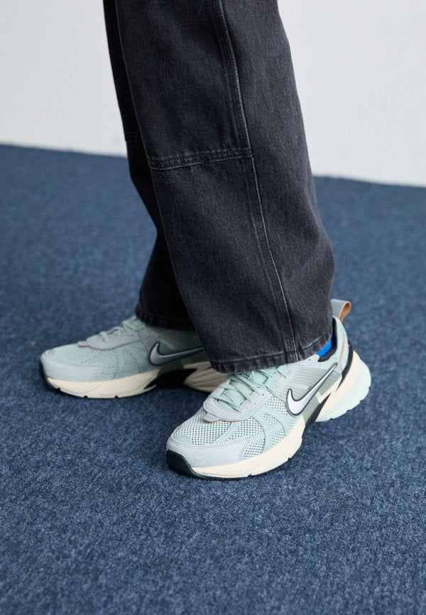 Nike Sportswear V2K RUN