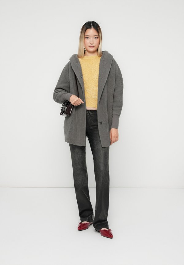 Noisy May igan fleece