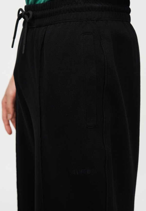 Han Kjøbenhavn LOGO TRAINING TROUSERS