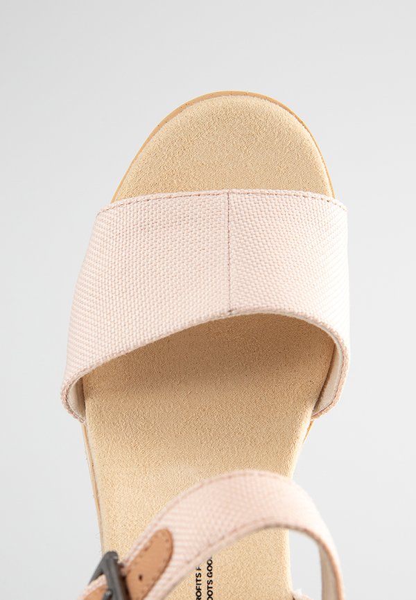 TOMS DIANA