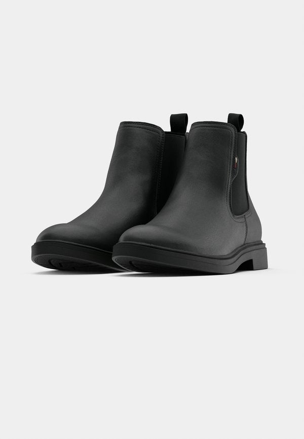 Pier One by Zalando