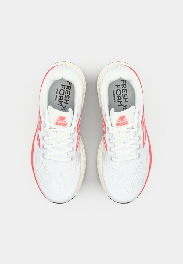 New Balance EVOZ V4