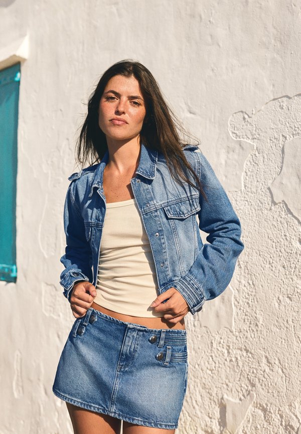 Bershka CROPPED DENIM - JACKET - Denim jacket - light blue