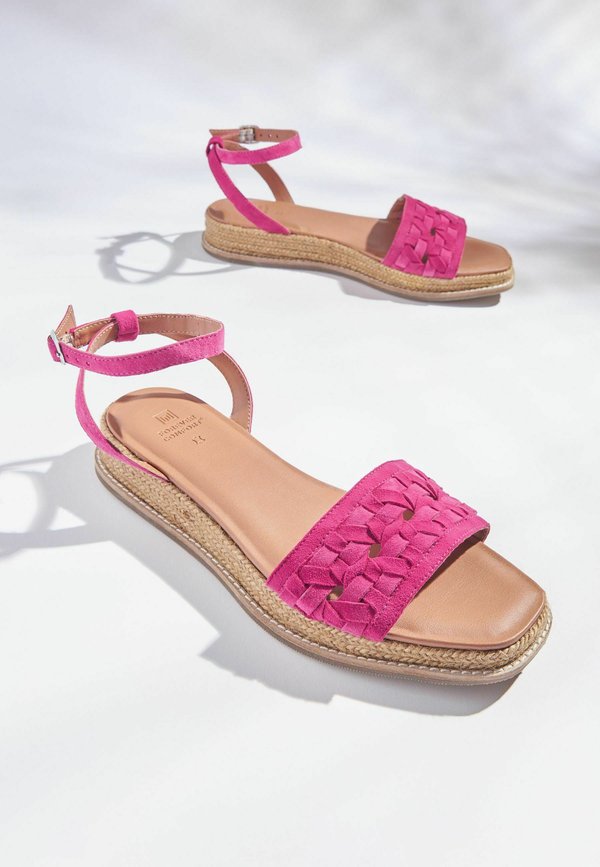 Next FOREVER COMFORT®  DETAIL WITH
