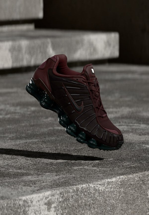Nike Sportswear SHOX TL SE TECH - Trainers - burgundy crush/black/burgundy ash/off noir