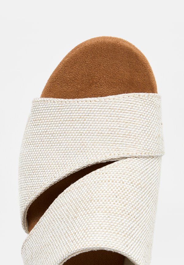 TOMS CLAUDINE