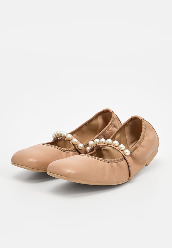 Stuart Weitzman GOLDIE