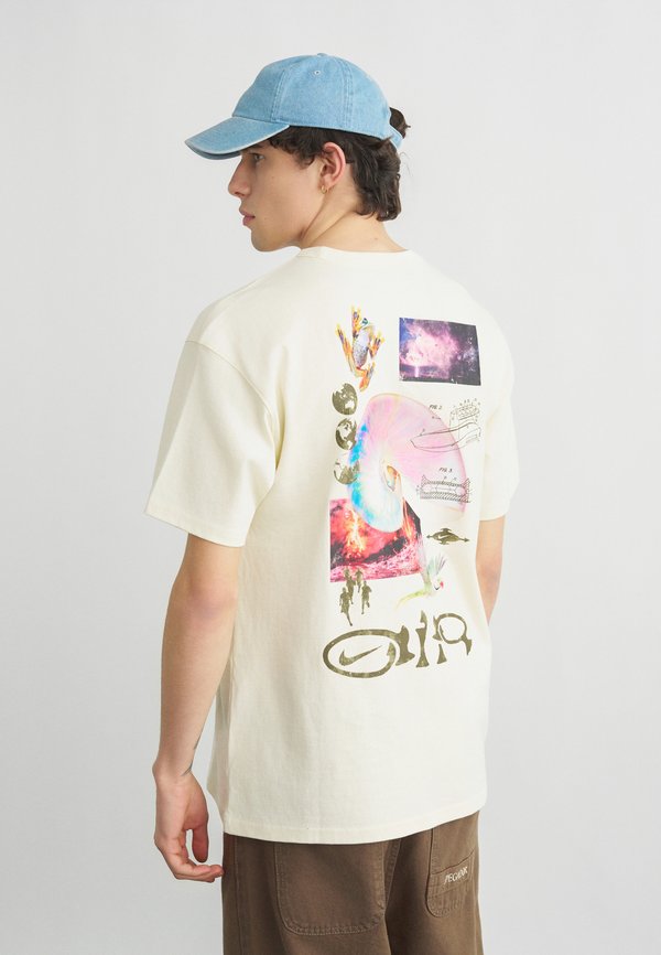 Nike Sportswear TEE PREM EARTH DAY - Print T-shirt - coconut milk