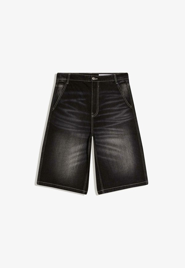 Bershka BAGGY BERMUDA - Denim shorts - black