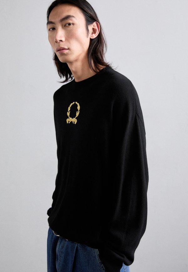 MOSCHINO LAUREL CROWN EMBLEM