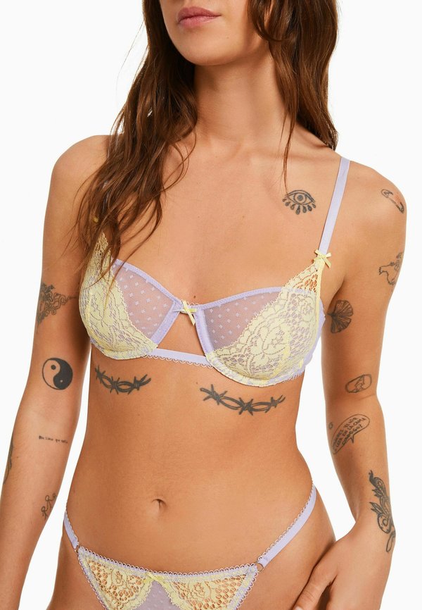 Bershka BLONDE WITH UNDERWIRE