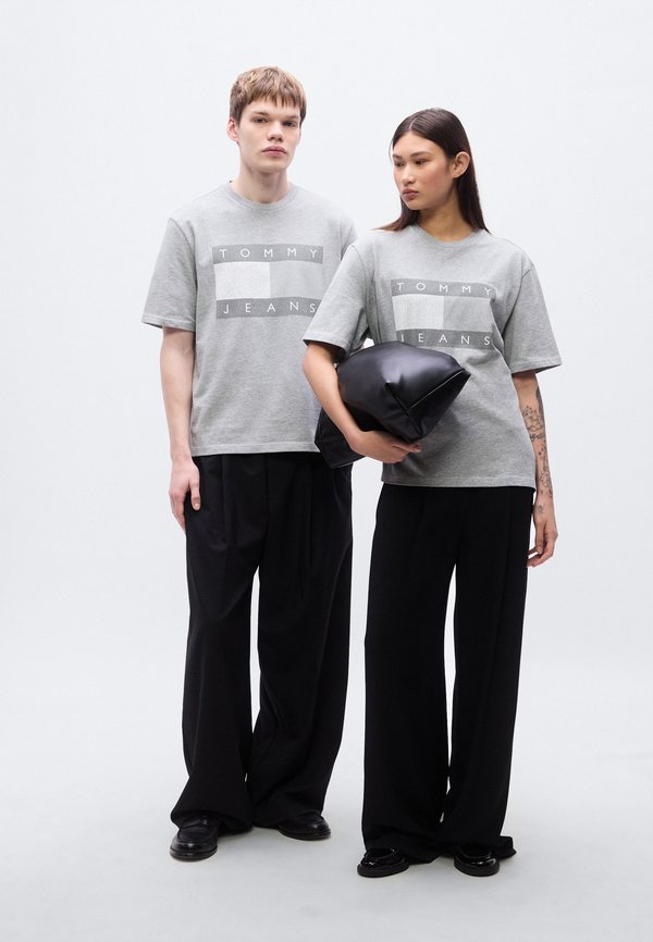 Tommy Jeans 90S TONAL FLAG BADGE T-SHIRT
