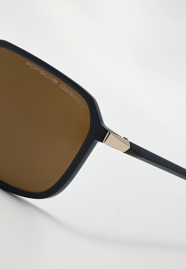 Porsche Design P8961