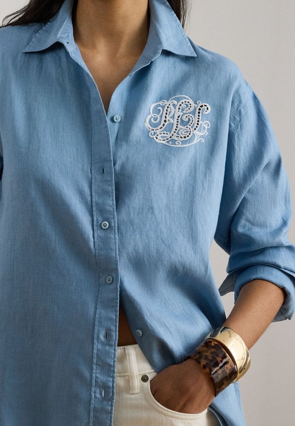 Lauren Ralph Lauren Petite RELAXED FIT EYELET-LOGO LINEN SHIRT